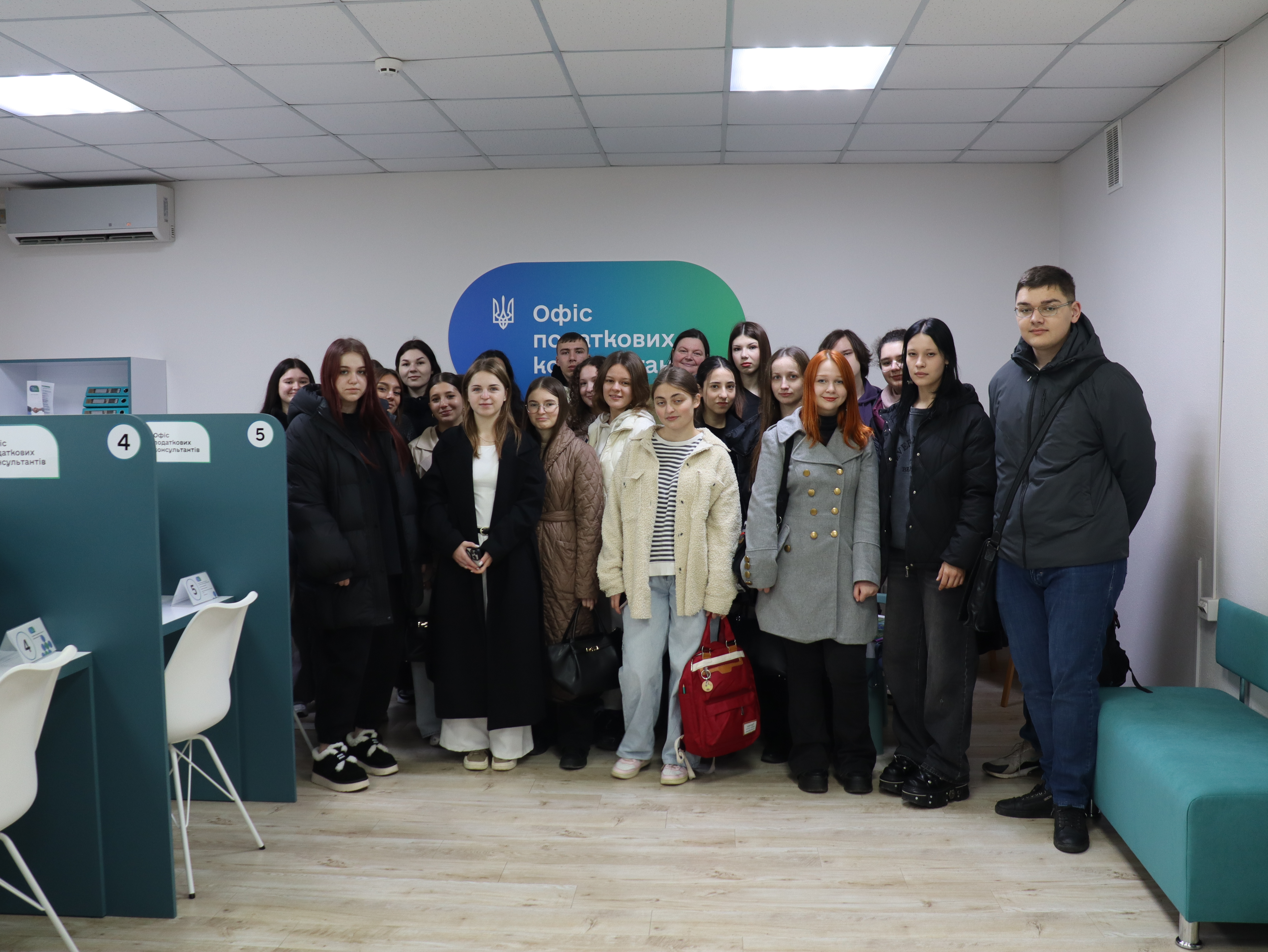 Комунікація з майбутніми платниками: Податківці області зустрілися зі студентами місцевого коледжу . Фото № 1/0