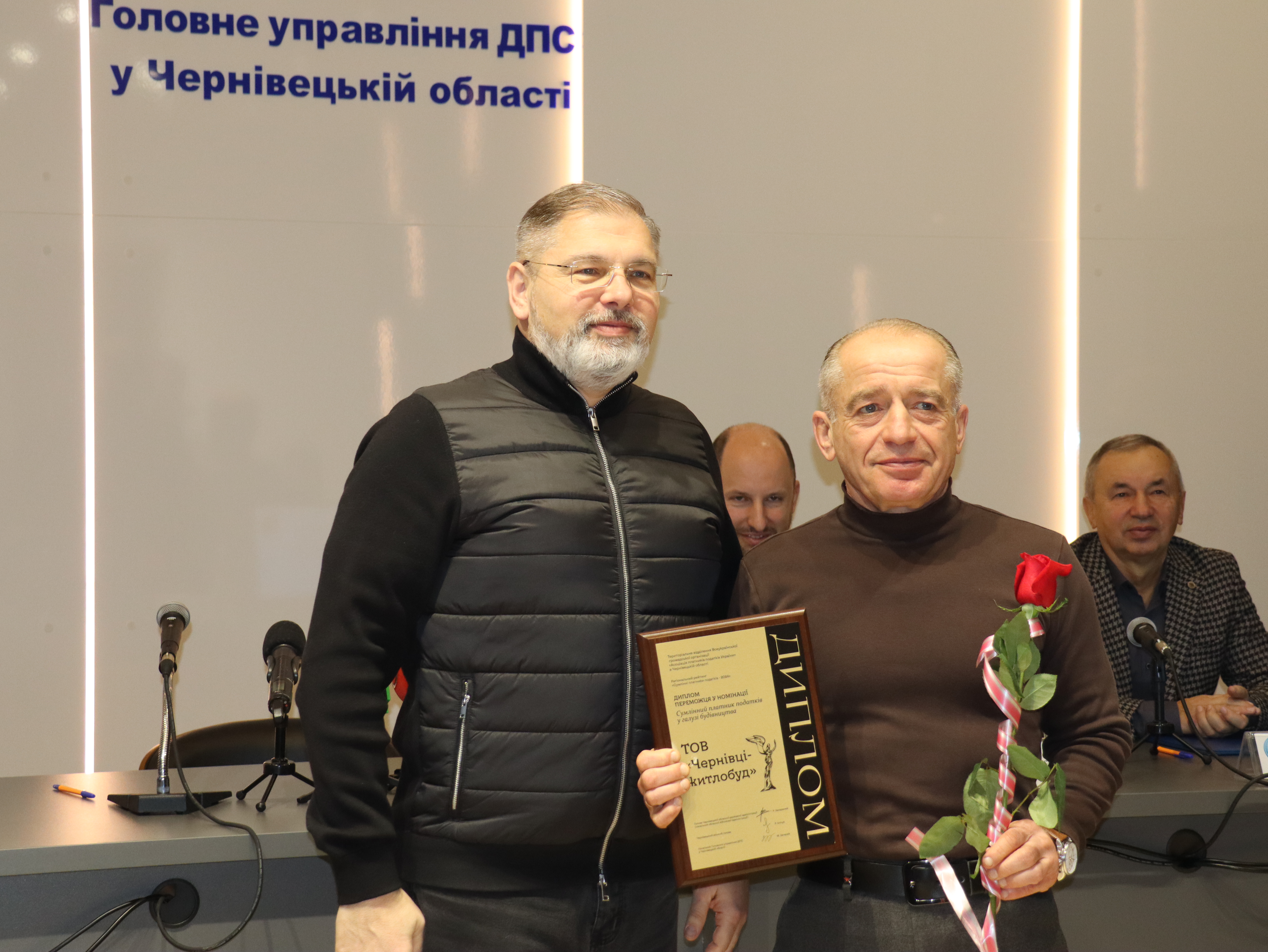 Буковина: відбулося нагородження переможців рейтингу "Сумлінний платник податків". Фото № 6/5