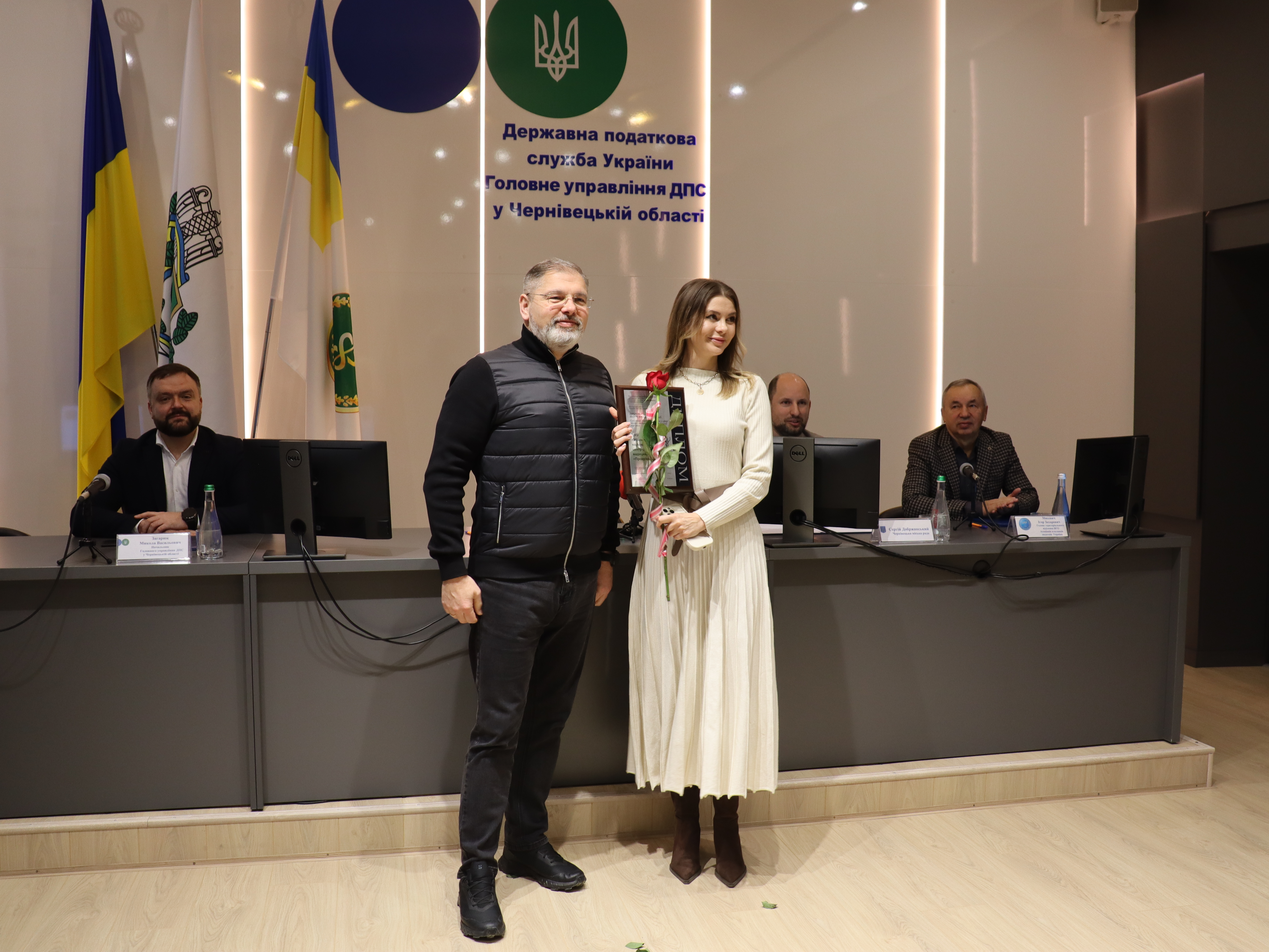 Буковина: відбулося нагородження переможців рейтингу "Сумлінний платник податків". Фото № 12/11