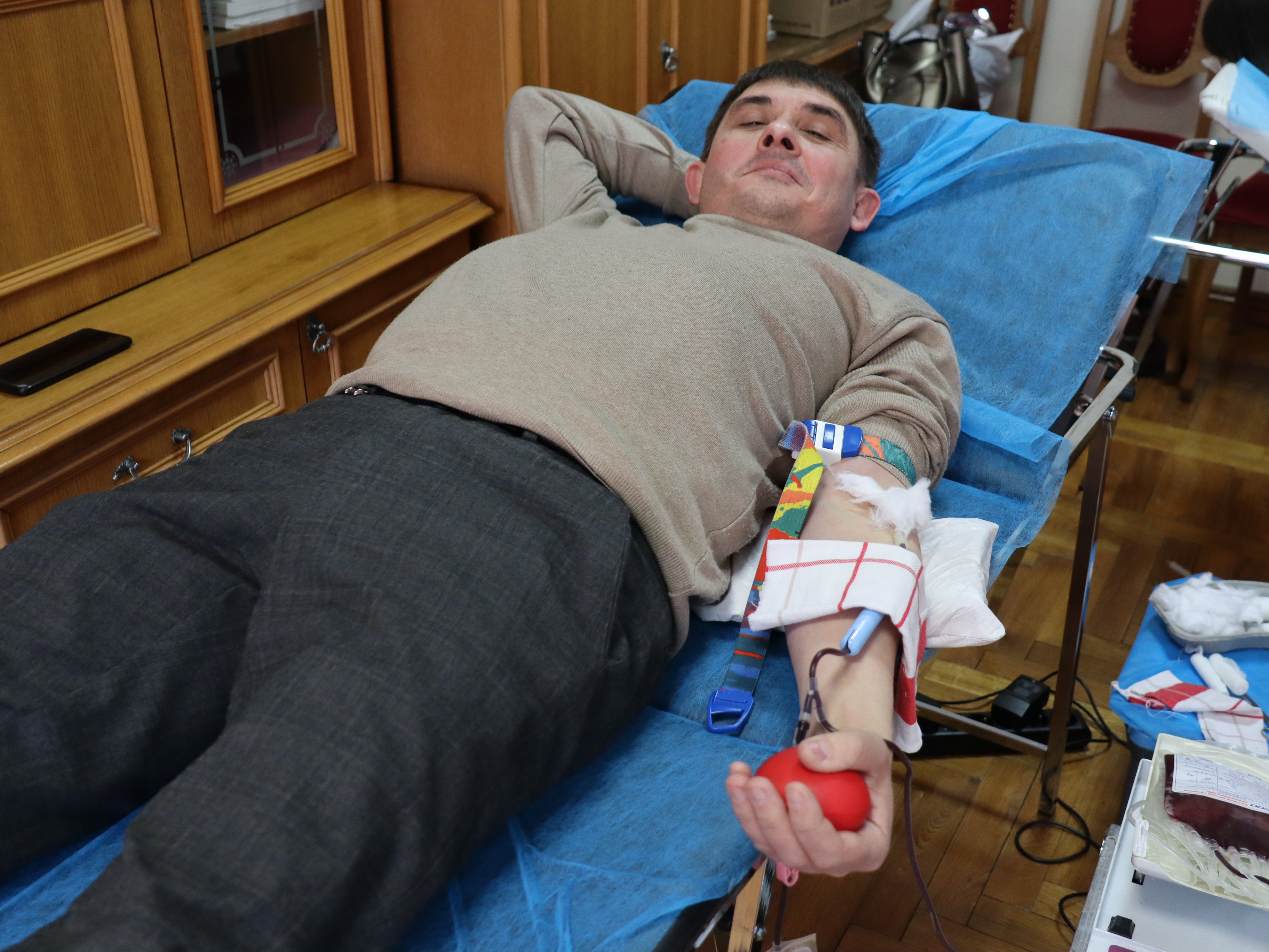 Буковинські податківці здали кров для поранених воїнів. Фото № 7/6