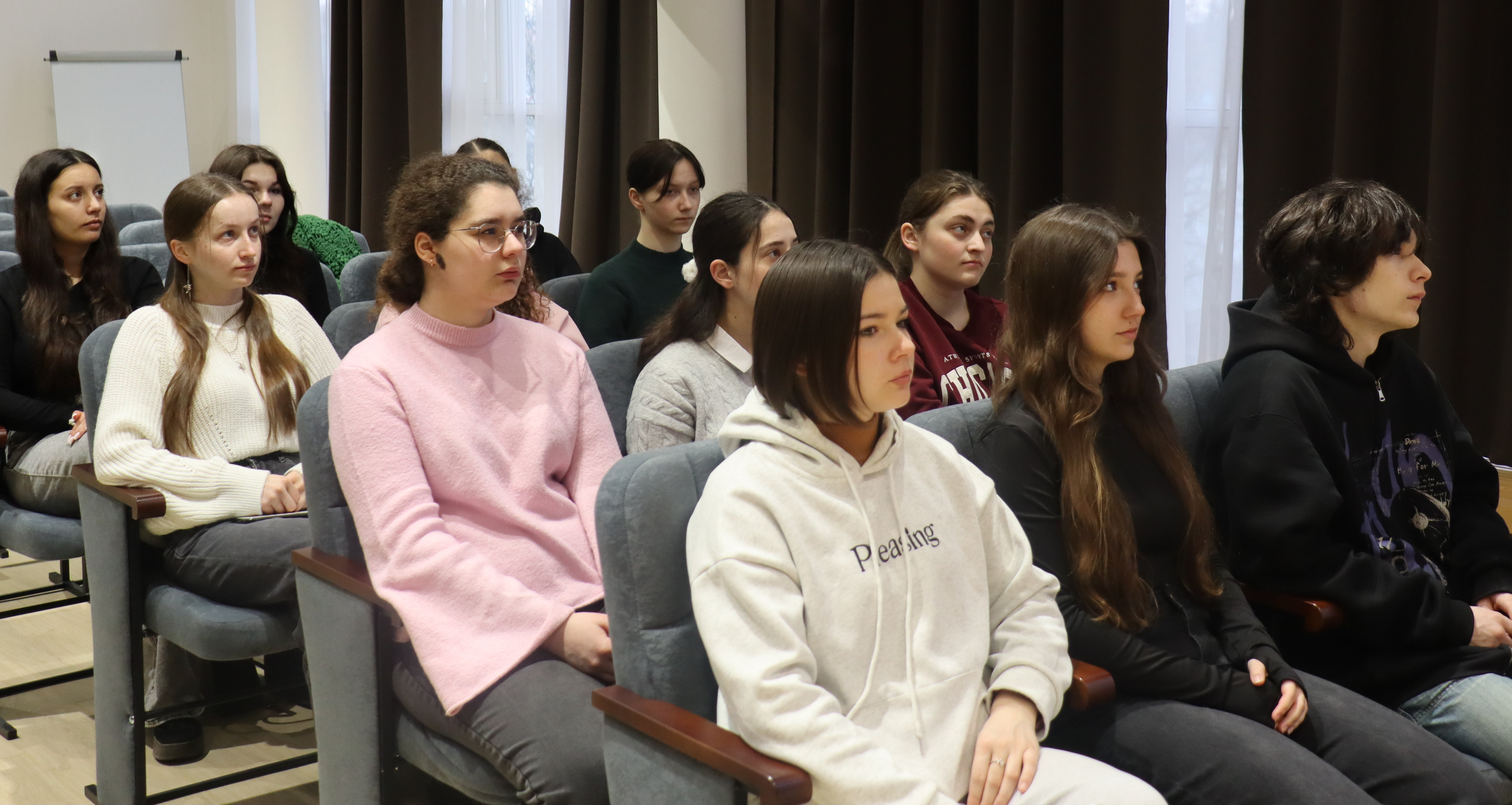 Для участі у воркшопі студенти Чернівецького фахового коледжу технологій та дизайну відвідали податкову. Фото № 3/2