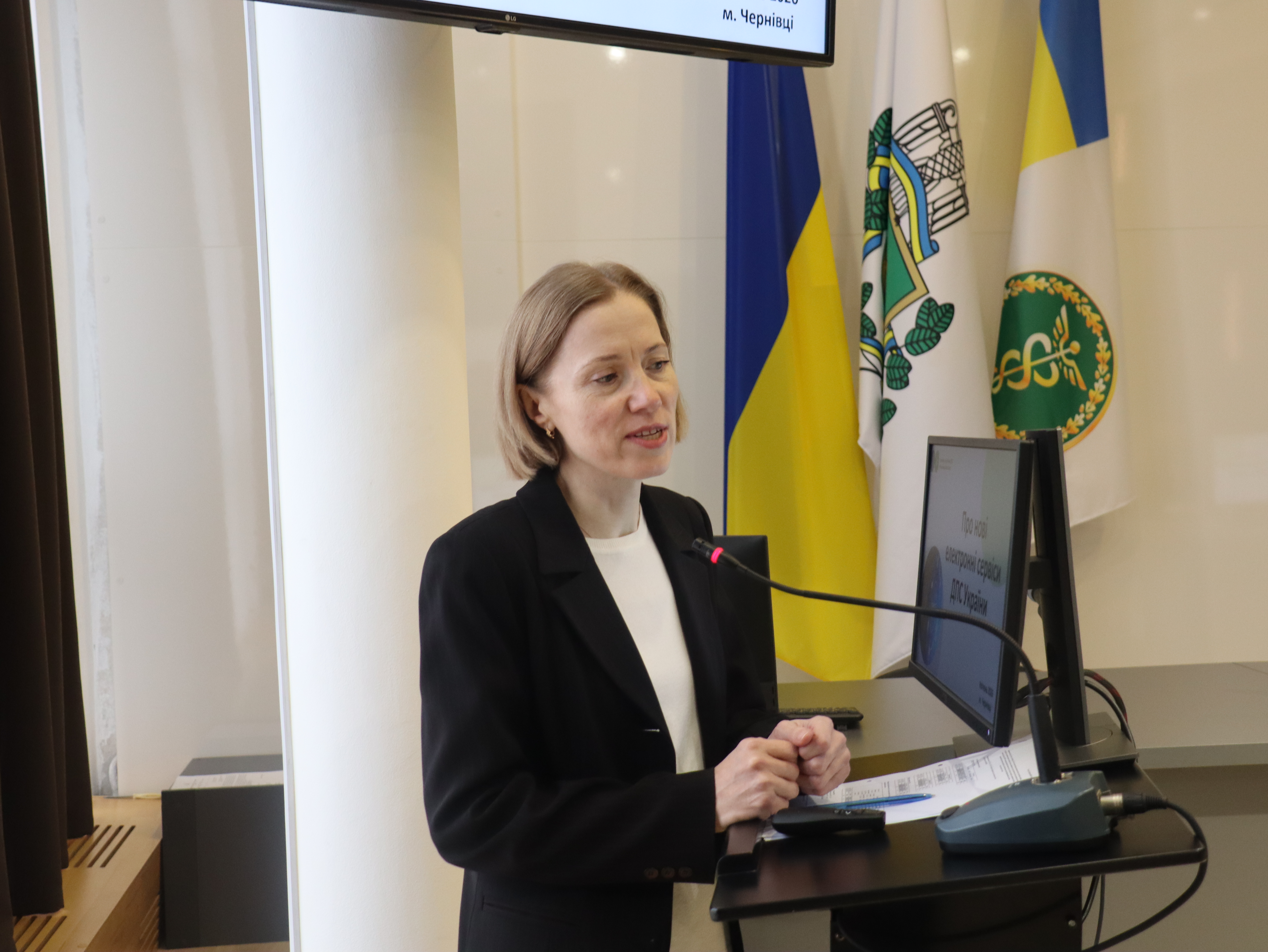 Сучасні формати комунікації: буковинські податківці зустрічалися зі студентами. Фото № 4/3