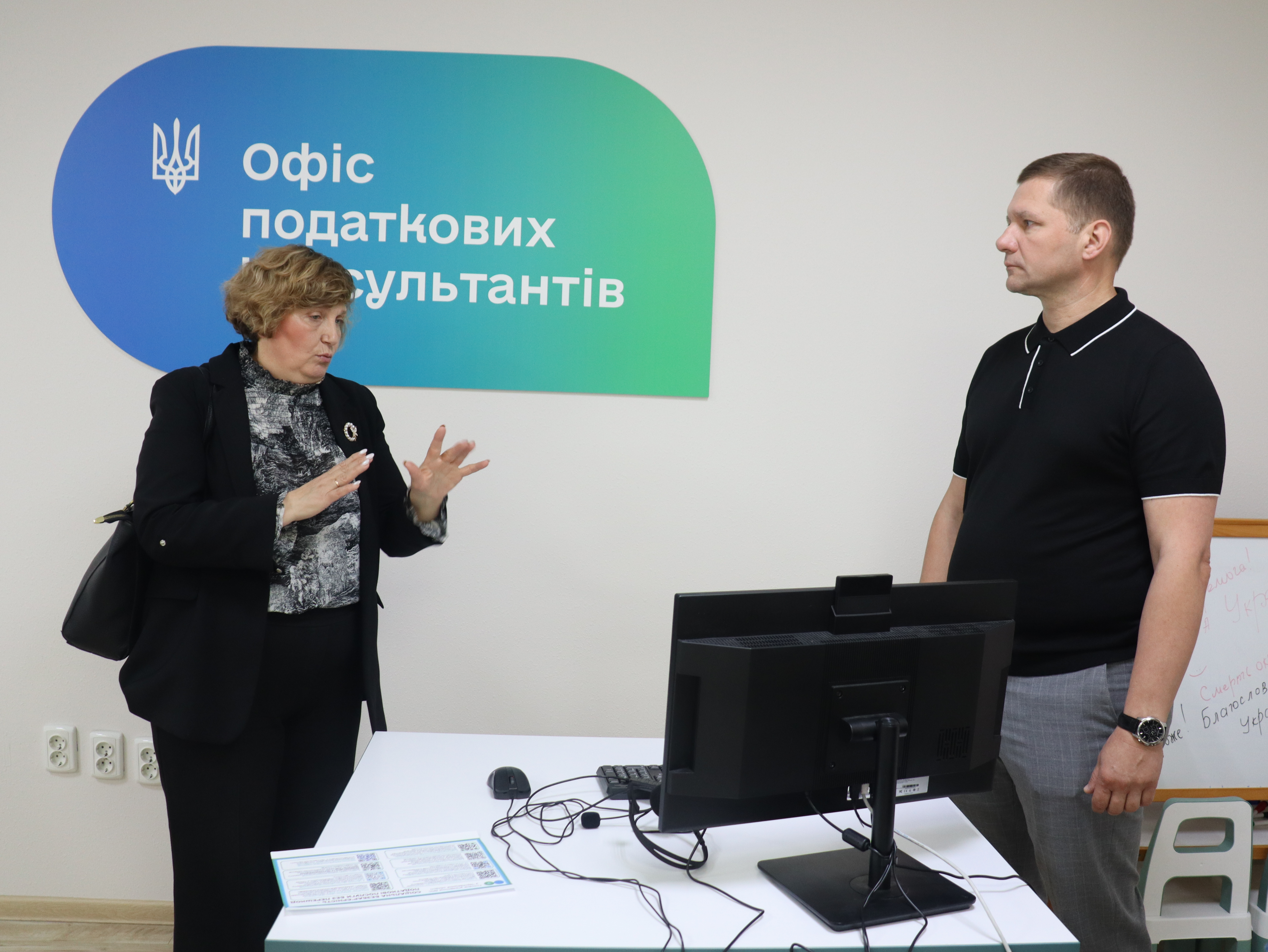 Буковинські податківці зустрілися з амбасадором безбар’єрності. Фото № 5/4