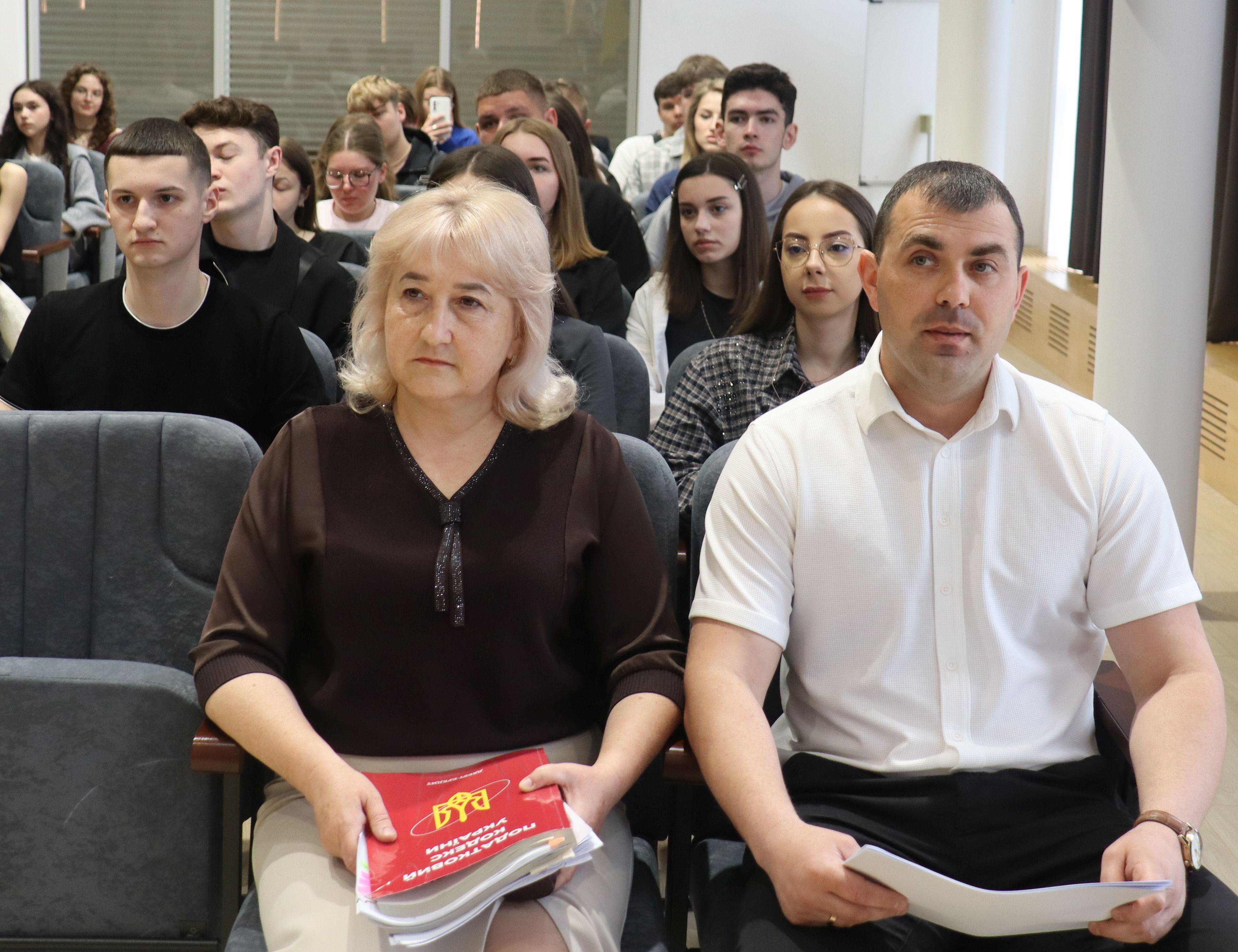 Майбутні правники під час зустрічі з податківцями доповнити теорію реальними кейсами та вдосконали знання про особливості правового регулювання відшкодування ПДВ. Фото № 2/1