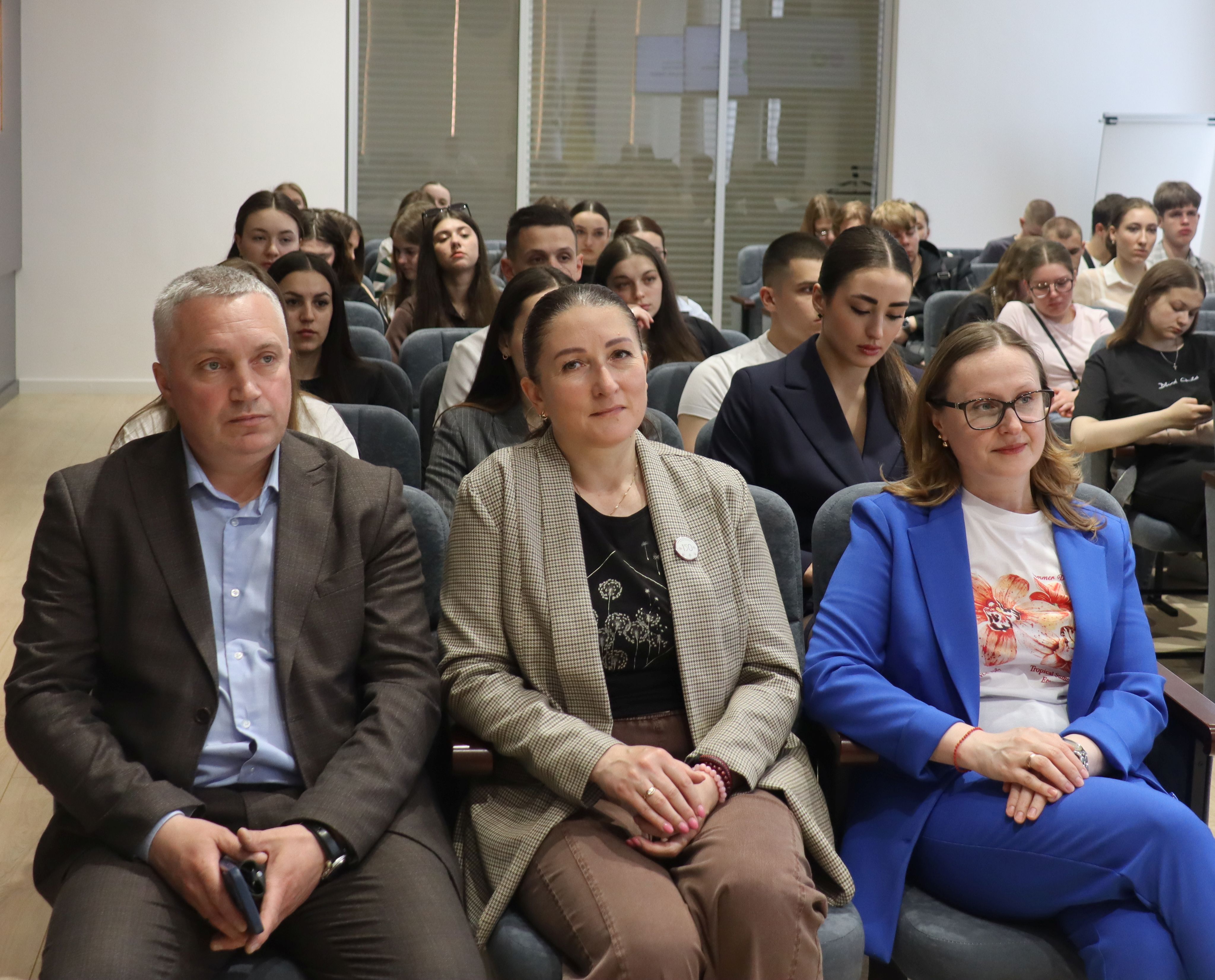 Майбутні правники під час зустрічі з податківцями доповнити теорію реальними кейсами та вдосконали знання про особливості правового регулювання відшкодування ПДВ. Фото № 4/3
