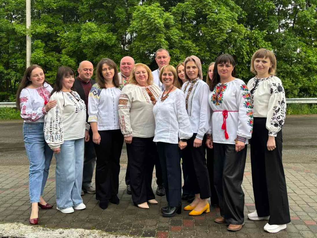 Дню Вишиванки 20 років - буковинські податківці підтримали традицію. Фото № 9/8