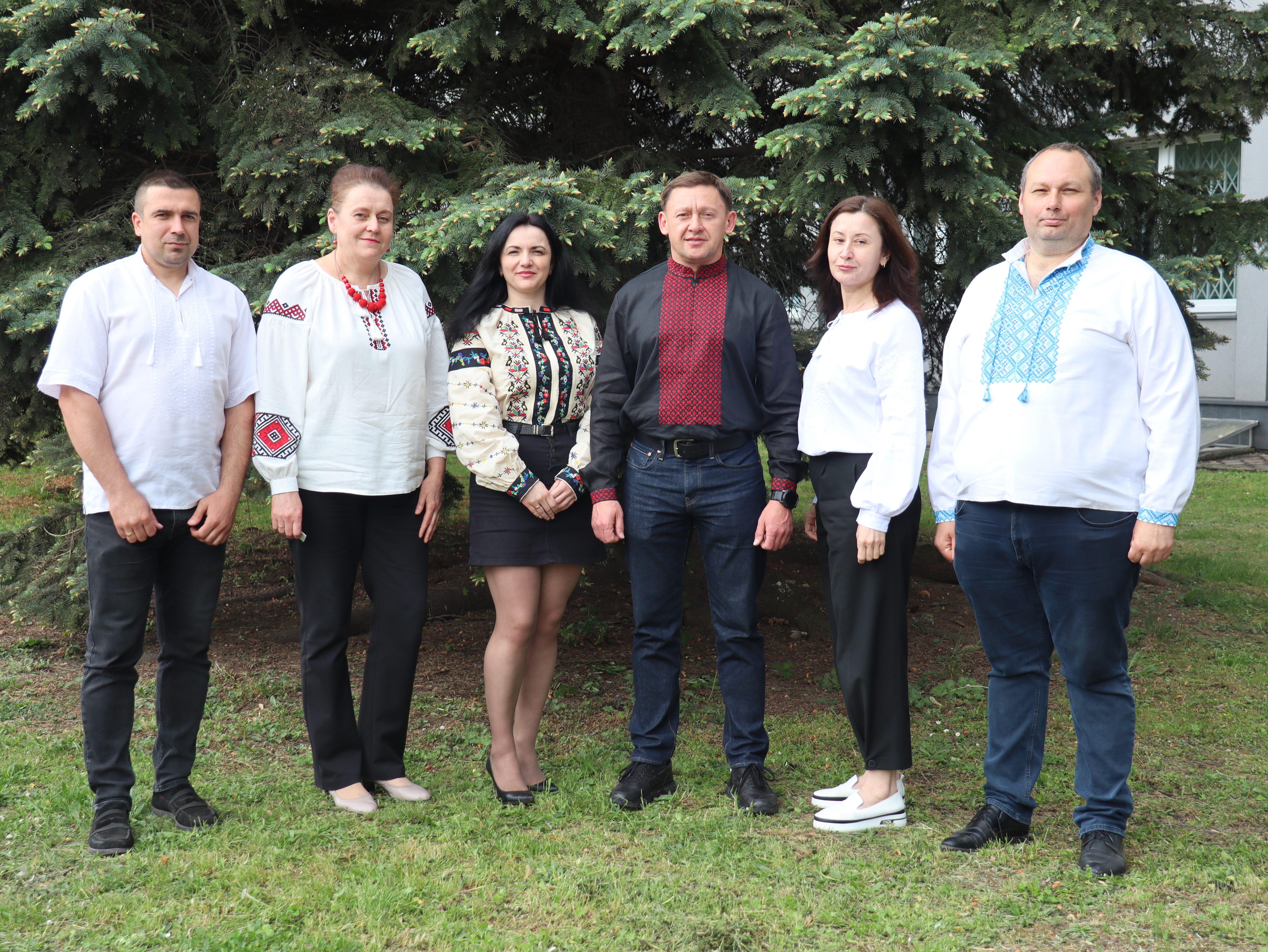 Дню Вишиванки 20 років - буковинські податківці підтримали традицію. Фото № 10/9