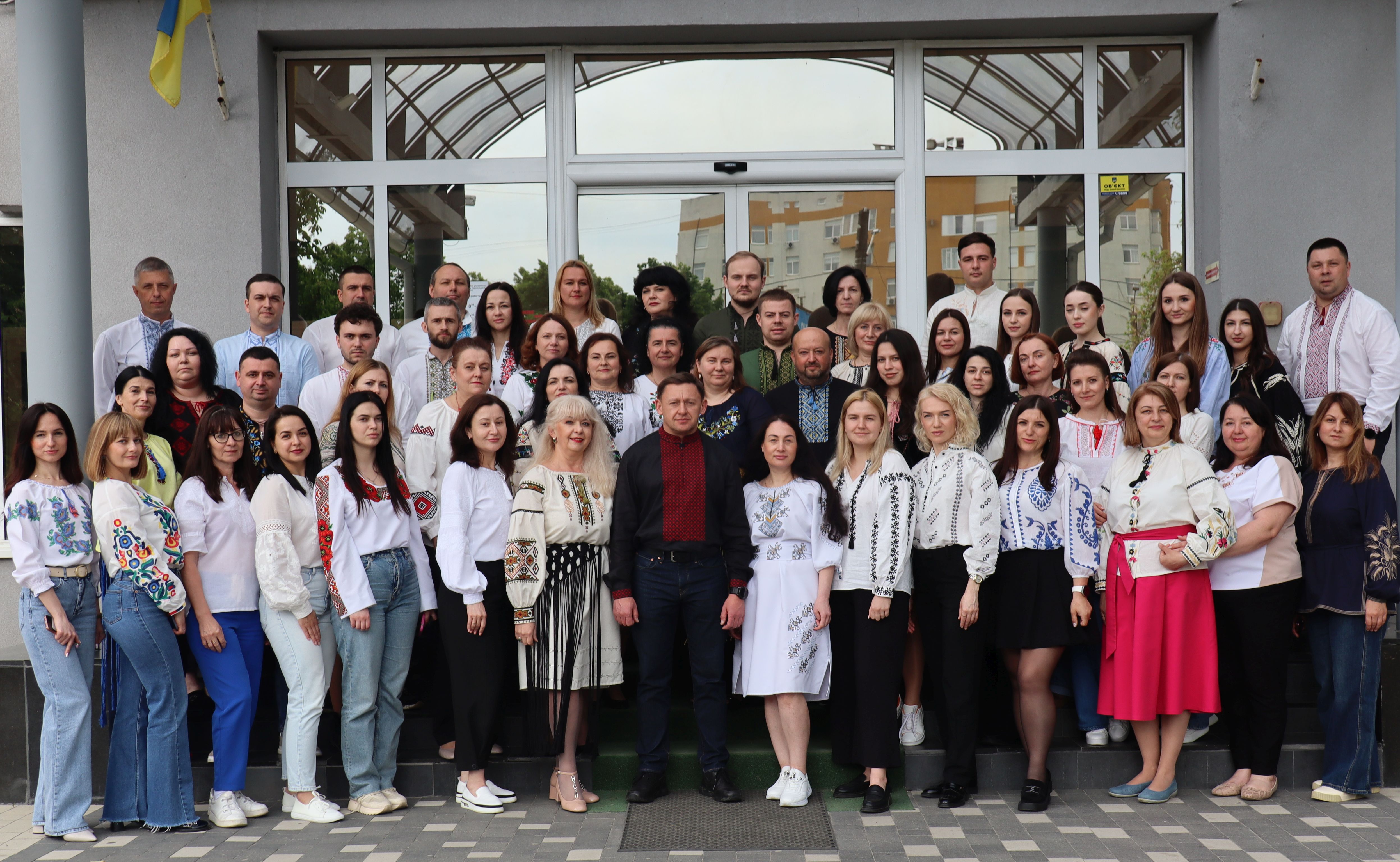 Дню Вишиванки 20 років - буковинські податківці підтримали традицію. Фото № 12/11