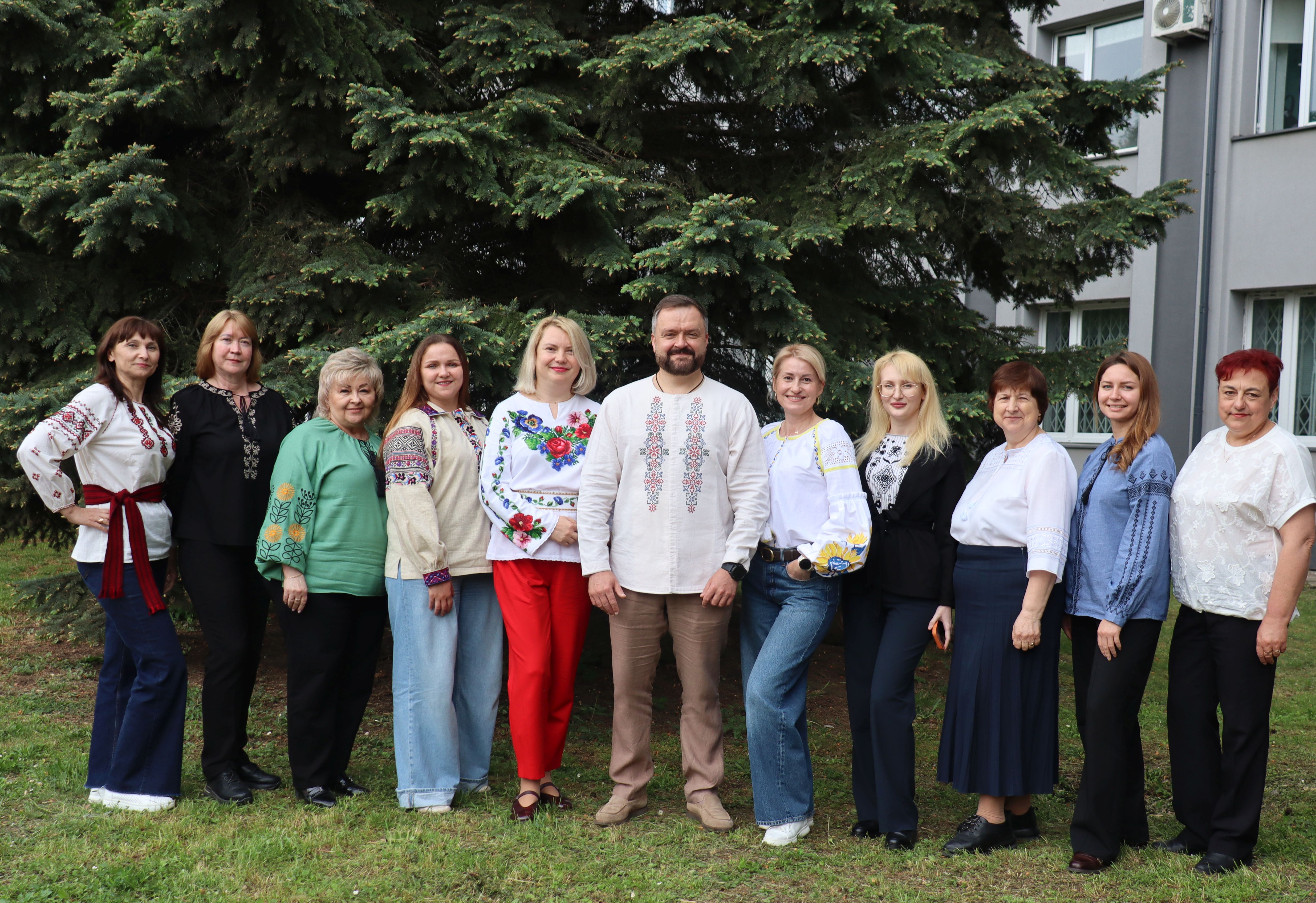 Дню Вишиванки 20 років - буковинські податківці підтримали традицію. Фото № 17/16