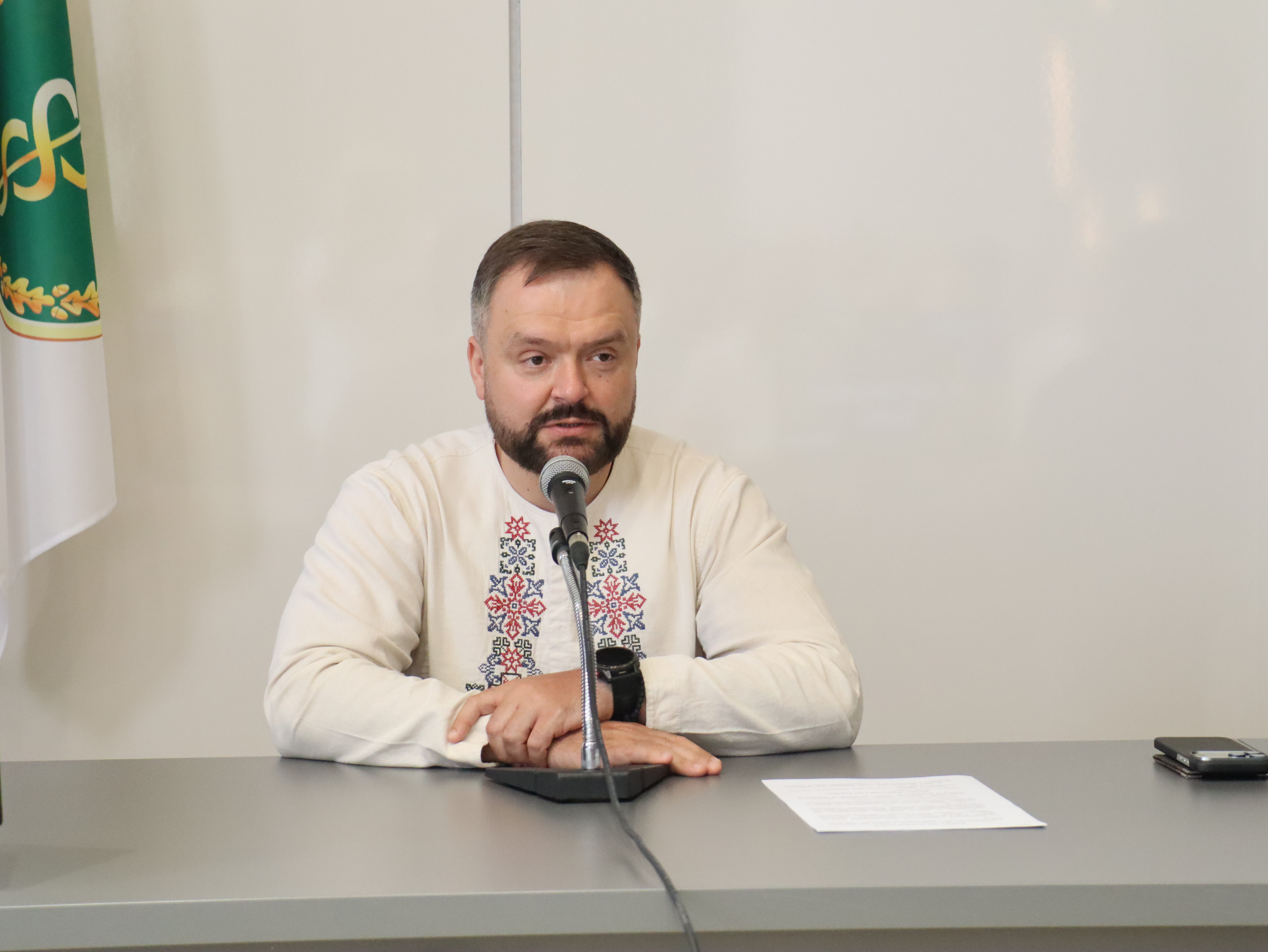 З0 років Основному Закону: Начальник податкової служби області Микола Загарюк привітав колег з Днем Конституції України. Фото № 5/4