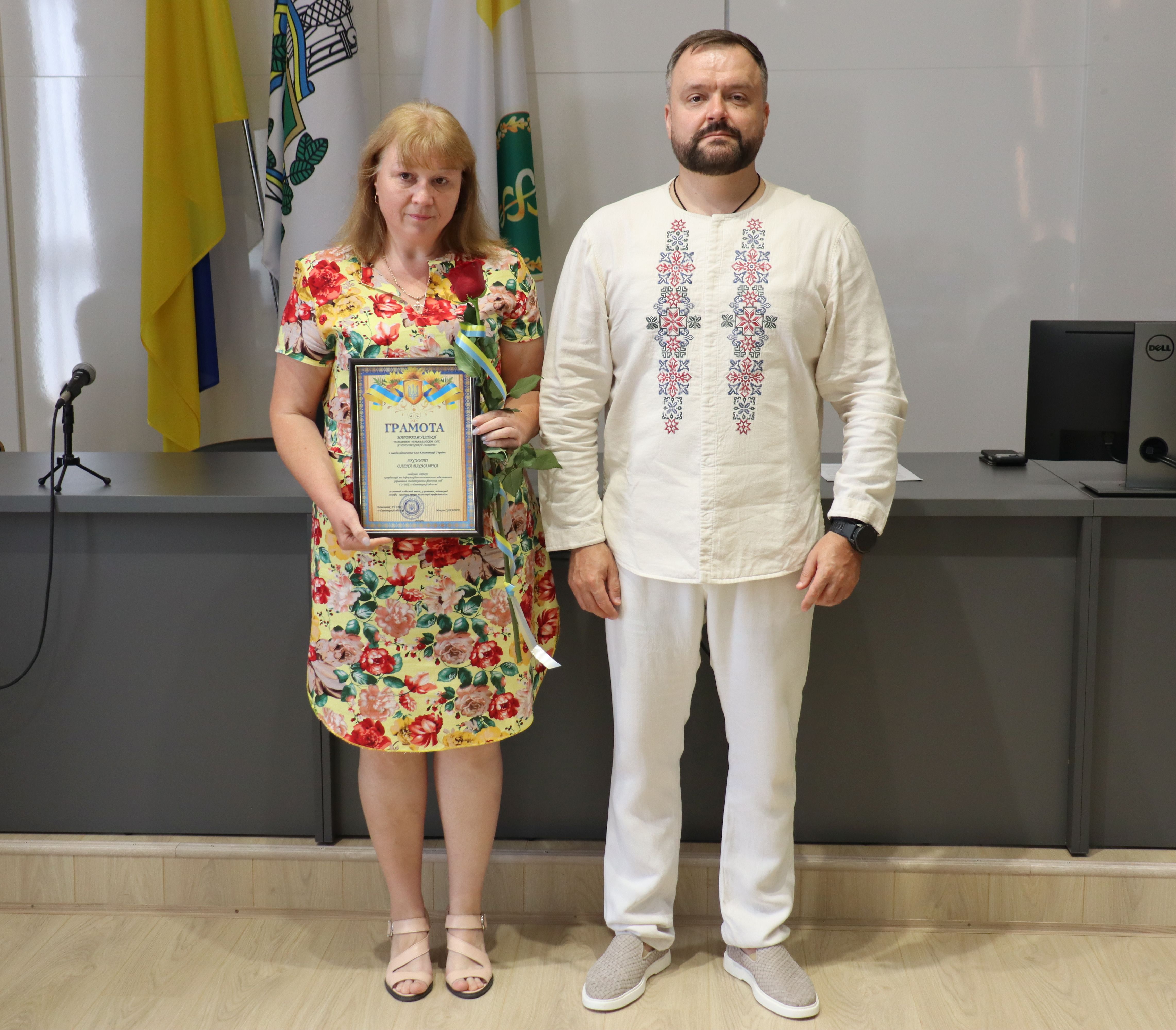 З0 років Основному Закону: Начальник податкової служби області Микола Загарюк привітав колег з Днем Конституції України. Фото № 13/12