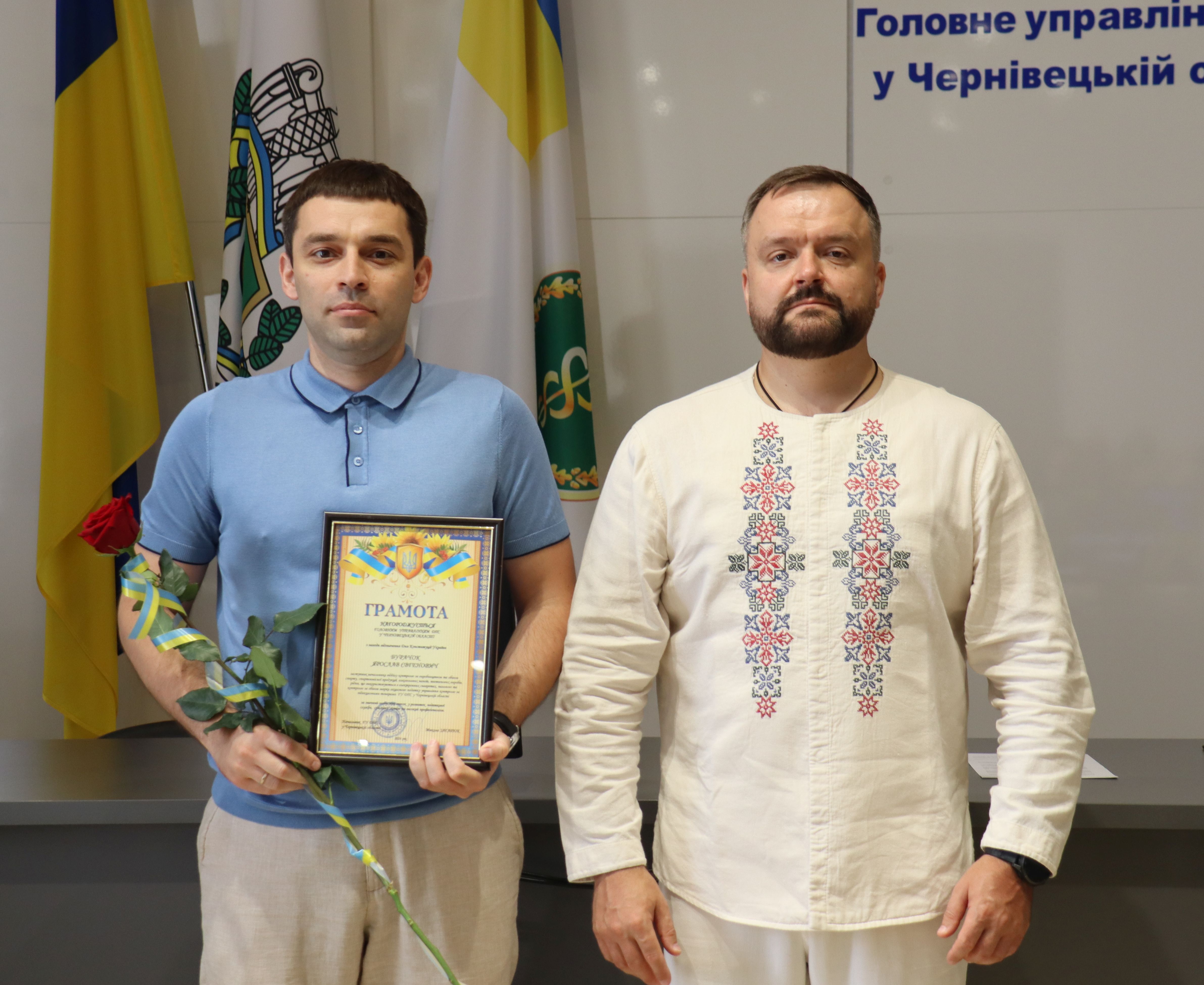 З0 років Основному Закону: Начальник податкової служби області Микола Загарюк привітав колег з Днем Конституції України. Фото № 15/14