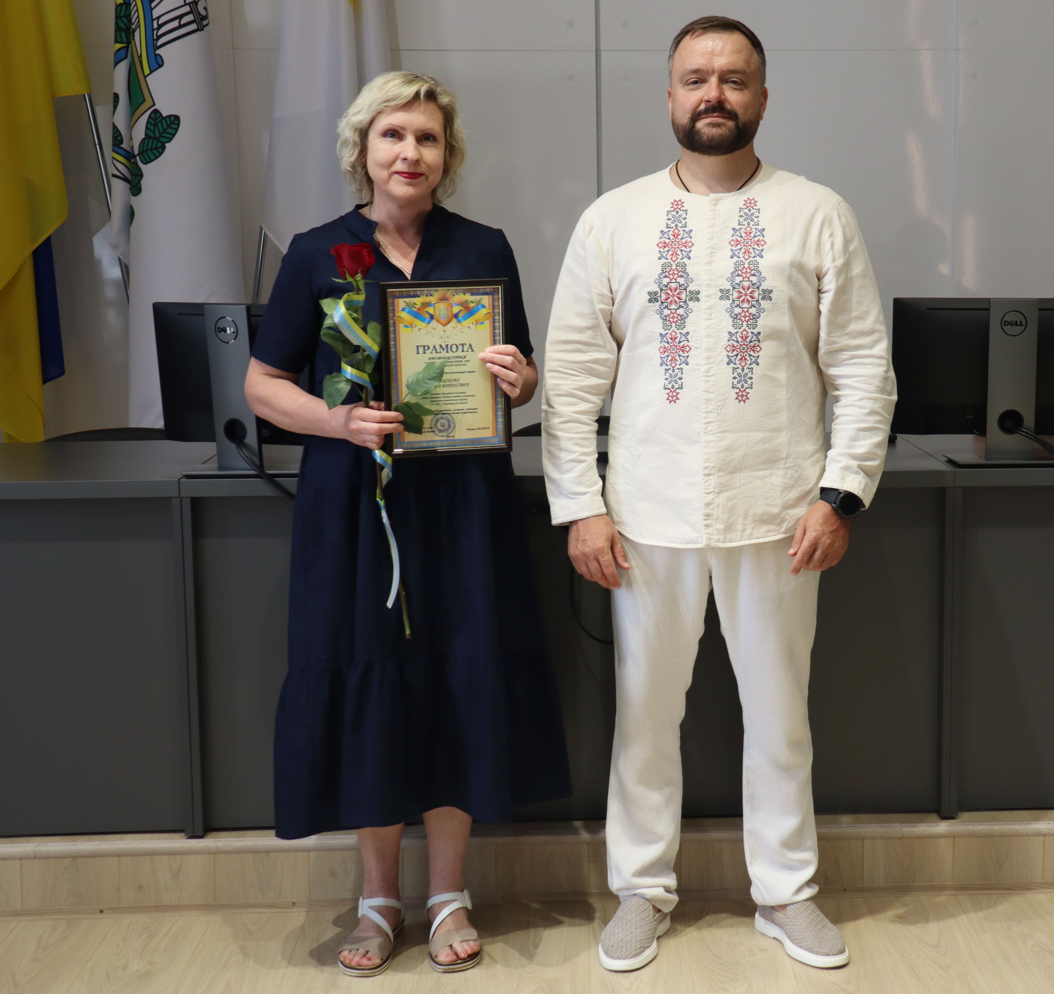 З0 років Основному Закону: Начальник податкової служби області Микола Загарюк привітав колег з Днем Конституції України. Фото № 31/30