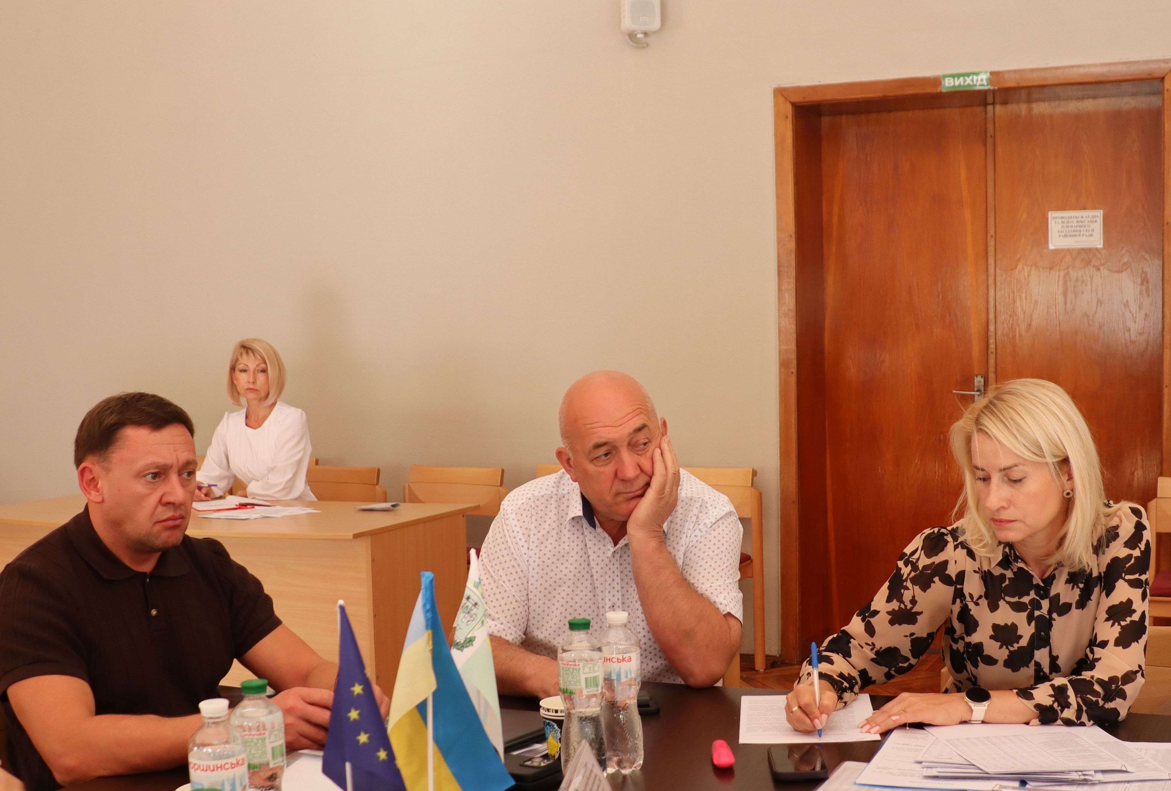 Буковинські податківці зустрілися з представниками Вижницької ОТГ: обговорили взаємодію, узгодили спільні заходи щодо зростання надходжень до місцевих бюджетів та виявлення додаткових резервів. Фото № 7/6