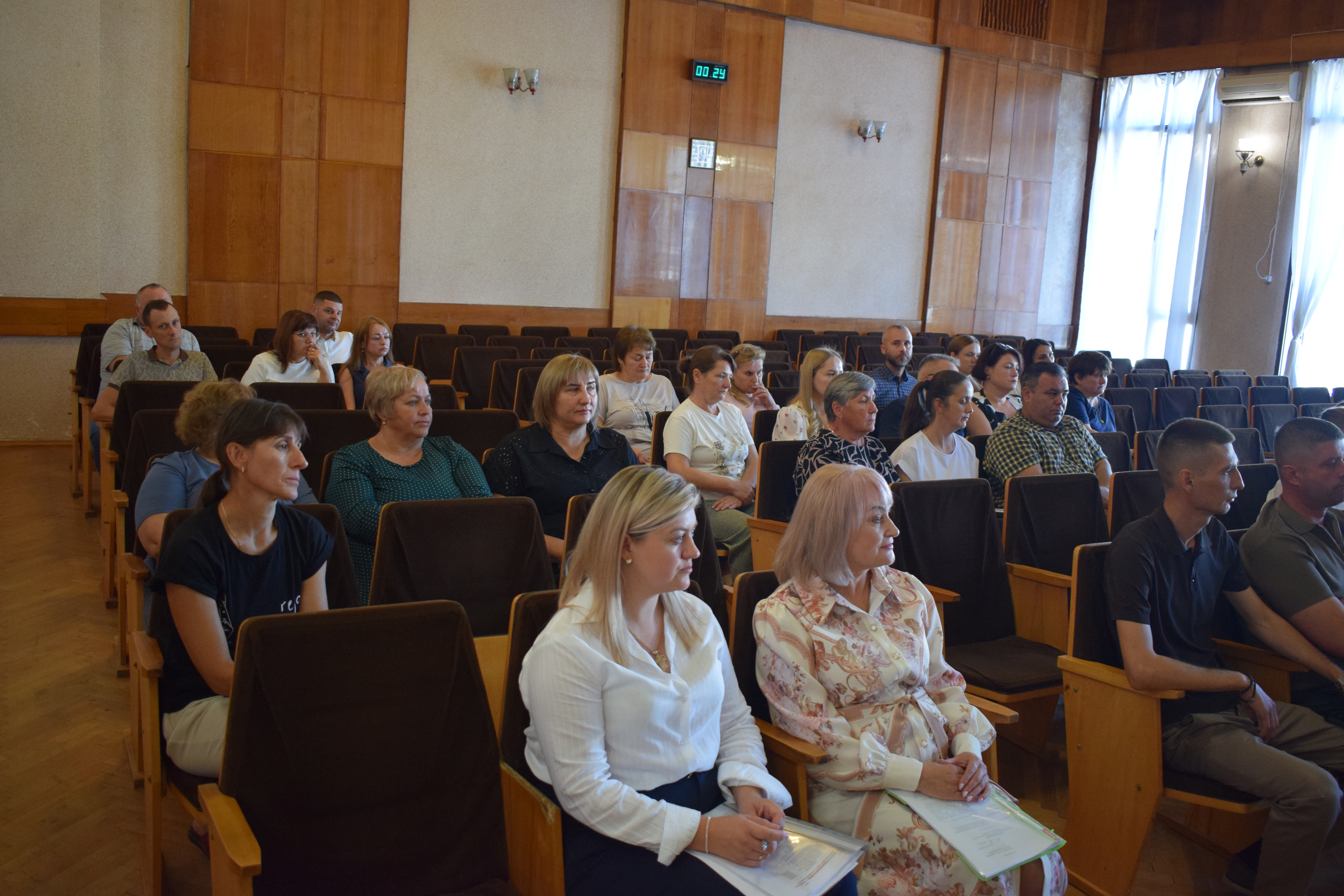 Про основні резерви наповнення місцевих бюджетів йшлося під час зустрічі податківців з представниками територіальних громад Дністровського району. Фото № 4/3