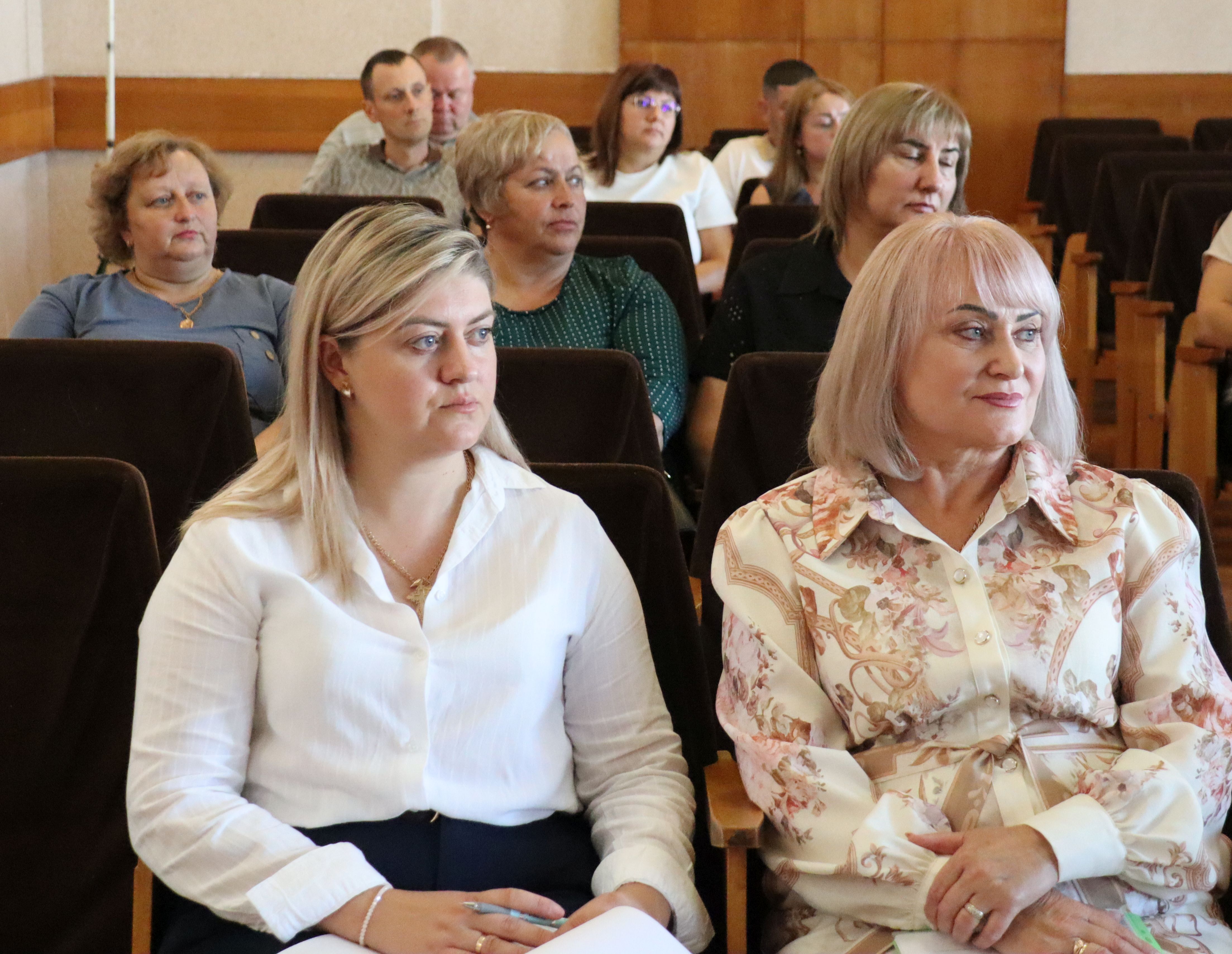 Про основні резерви наповнення місцевих бюджетів йшлося під час зустрічі податківців з представниками територіальних громад Дністровського району. Фото № 7/6