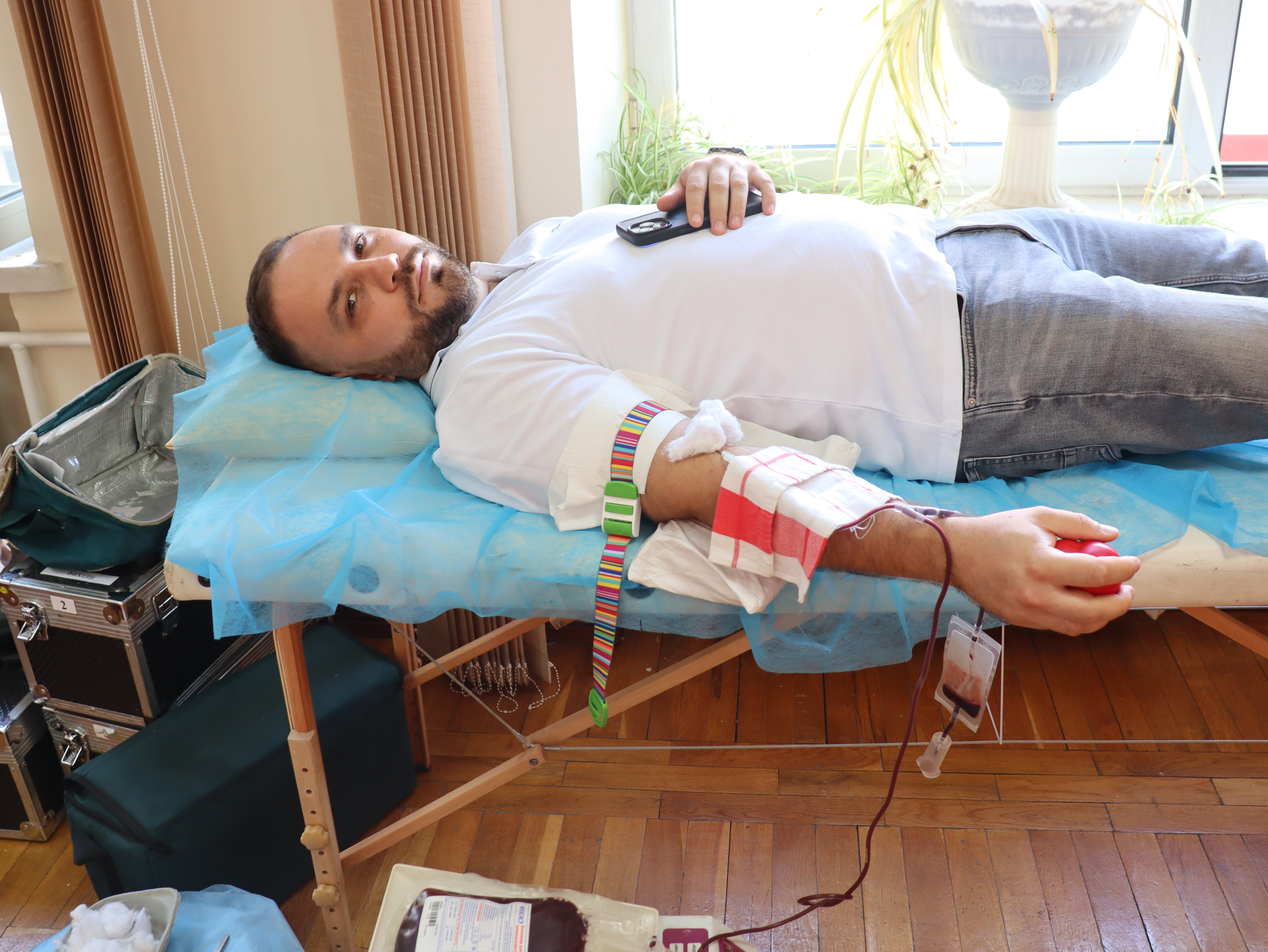 Донорська кров від буковинських податківців найближчими днями поїде для порятунку життів воїнів ЗСУ. Фото № 18/17