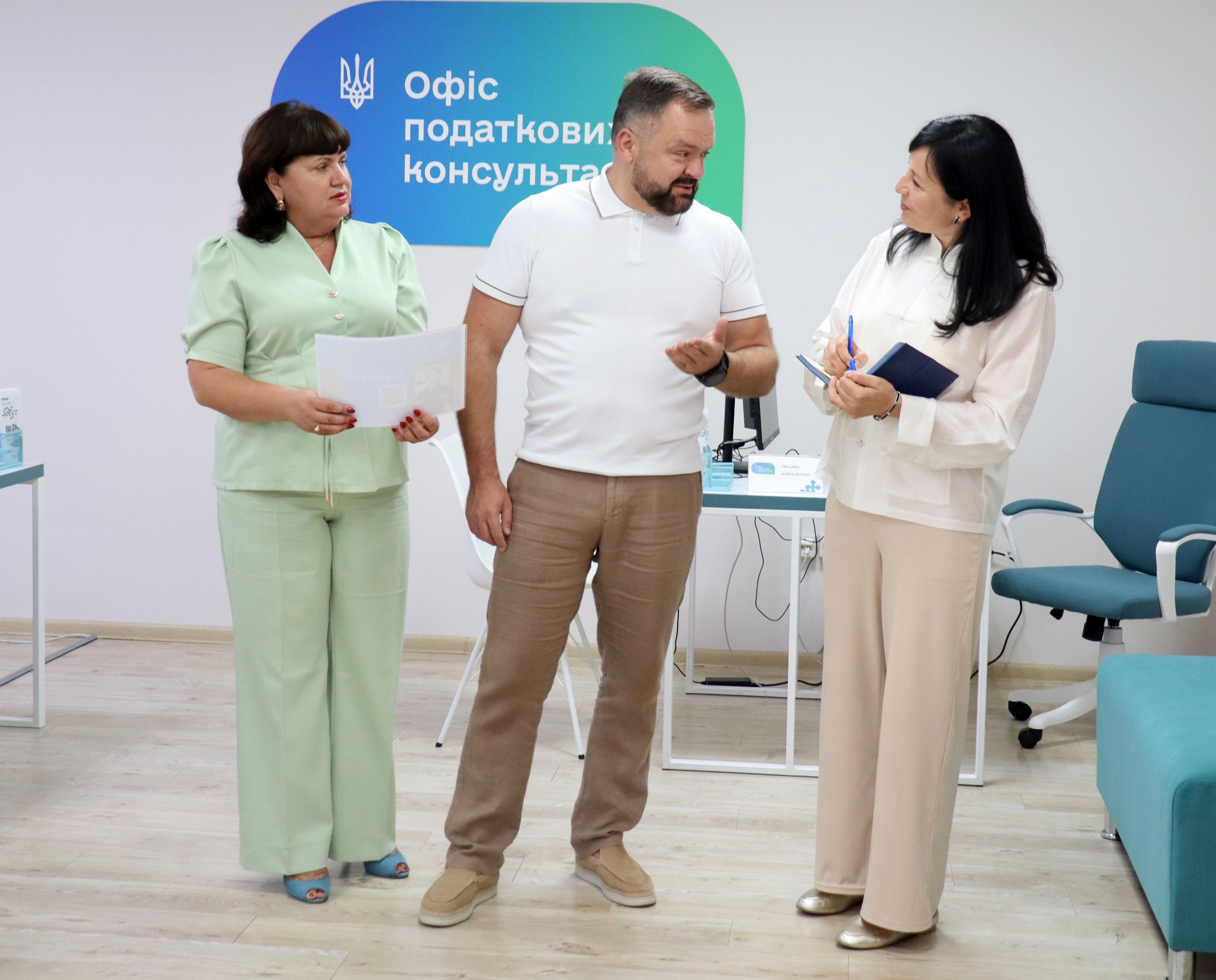 Річниця створення Офісу податкових консультантів: жива комунікація та високі стандарти якості надання консультацій доступні буковинським платникам. Фото № 1/0