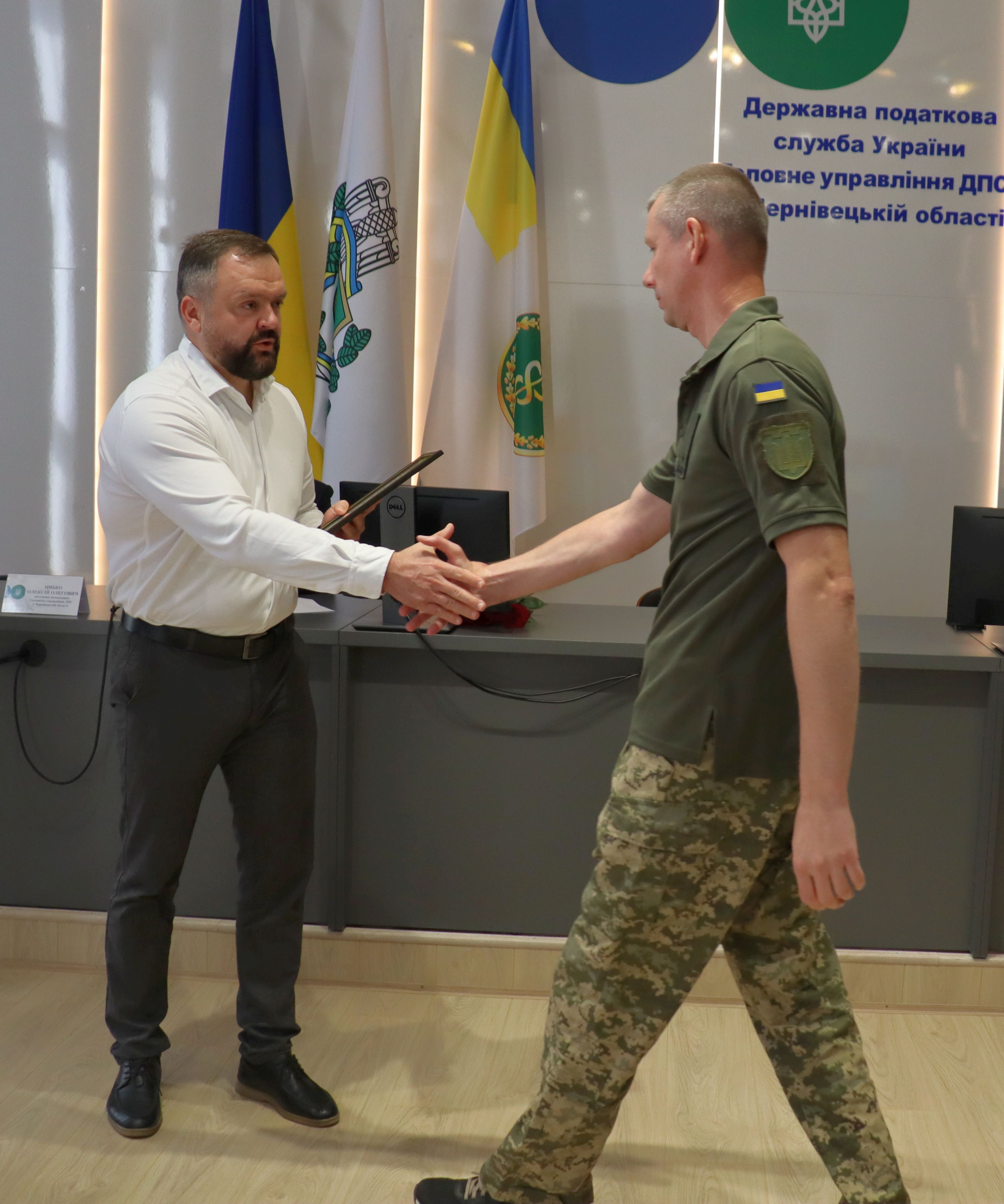 Схиляємо голови перед тими хто тримає країну: Воїнам – податківцям у День захисників та захисниць України звучало щире дякую…. Фото № 6/5
