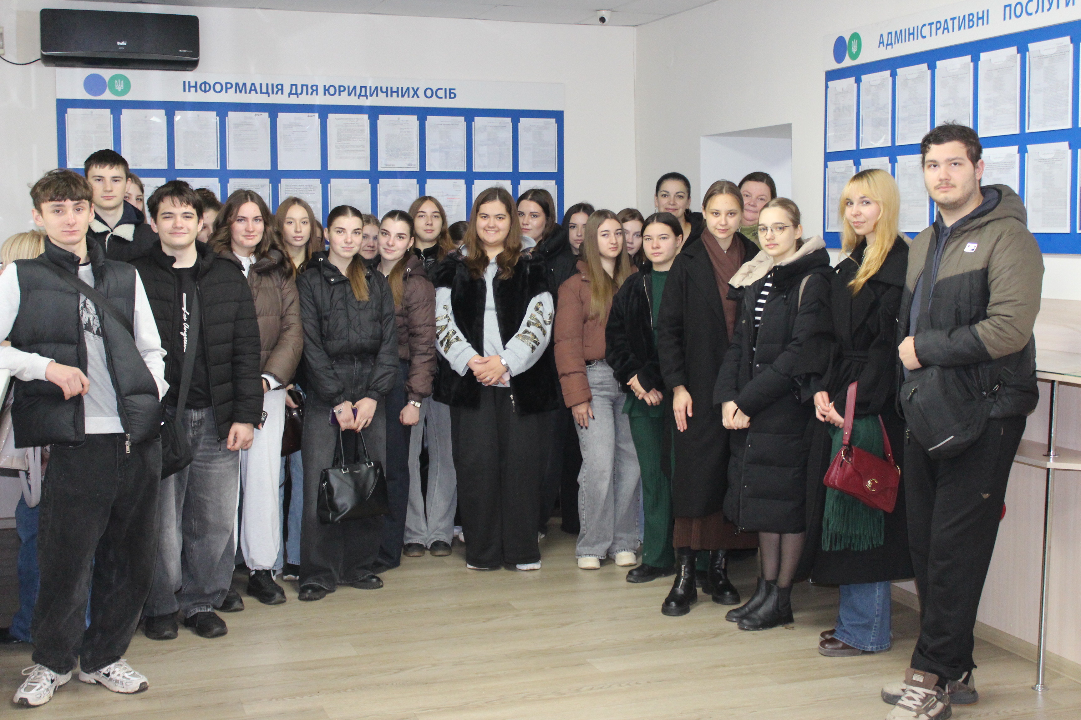 Буковинські податківці розповіли студентам про можливості сучасних електронних сервісів ДПС. Фото № 5/4